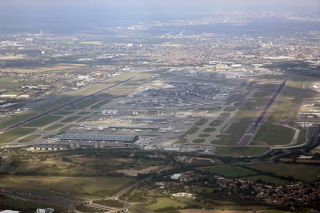 London_-_Heathrow_(LHR_-_EGLL)_AN1572653
