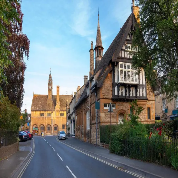 Book a Reliable Taxi Moreton-in-Marsh To Cheltenham Racecourse Book a Reliable Taxi Moreton-in-Marsh To Cheltenham Racecourse