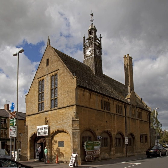 Taxi Moreton-in-Marsh - Cheltenham Racecourse From £65.00*